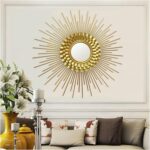 Grand miroir mural en métal doré en forme de soleil