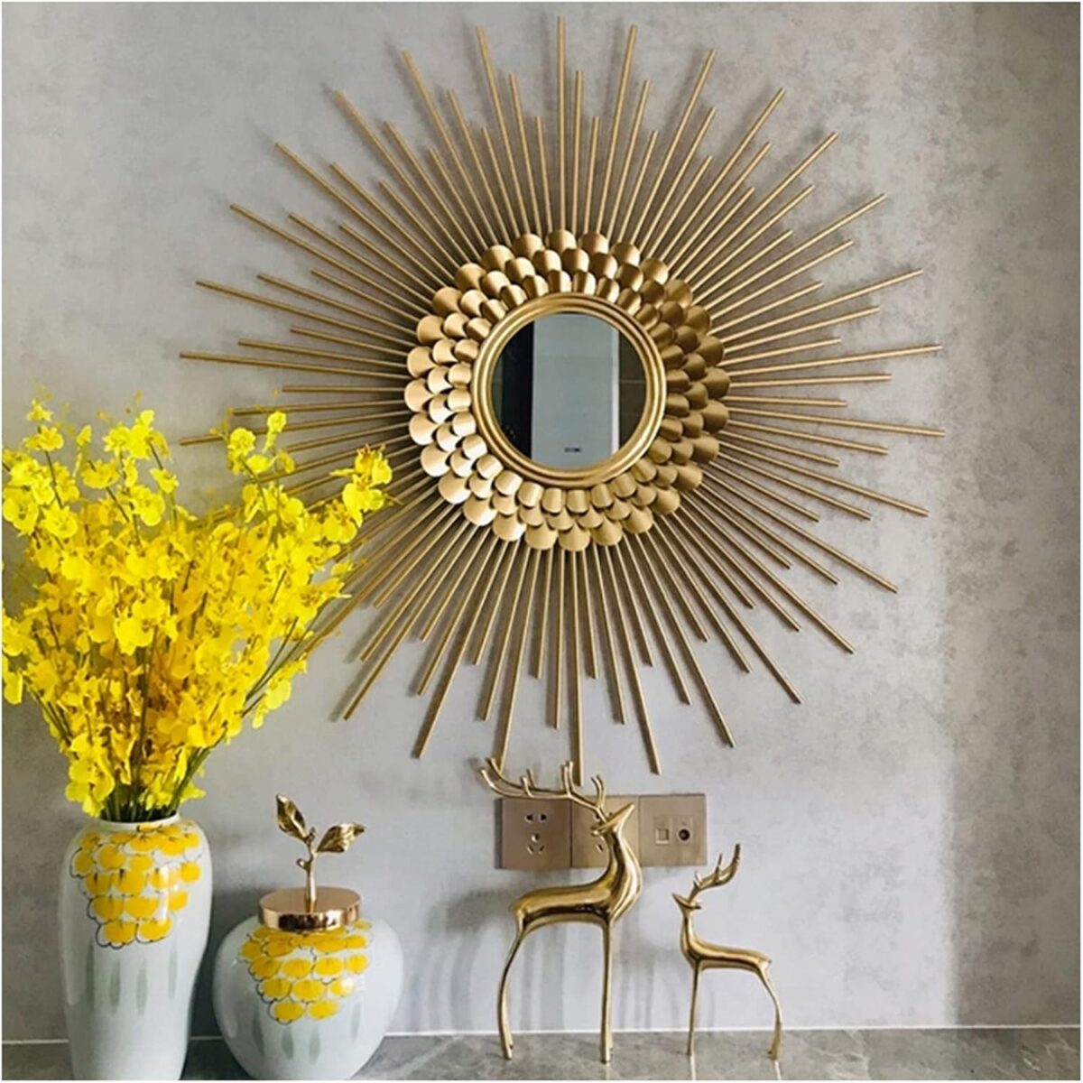 Grand miroir mural en métal doré en forme de soleil – Image 3