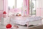 Une chambre de fille rose classique  chambre  spacieux – Image 2