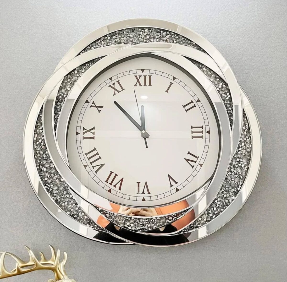 Horloge Murale Artloge Crushed Silver – Élégance Ovale en Miroir et Cristaux Argentés – Image 1