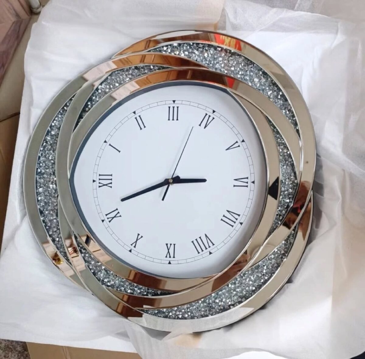 Horloge Murale Artloge Crushed Silver – Élégance Ovale en Miroir et Cristaux Argentés – Image 4