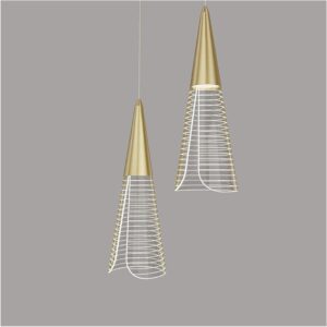 Lustre moderne nordique à trois têtes avec finition dorée élégante. Design long en forme de plat, avec abat-jour en acrylique haute transmission pour une lumière douce et uniforme. Parfait pour complét