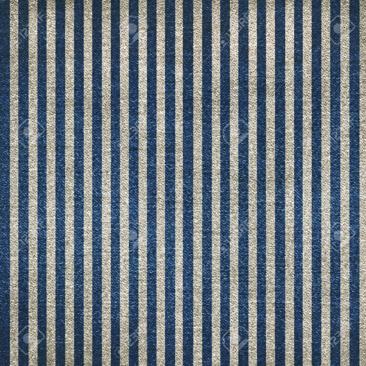 Élégance Murale – Le Papier Peint simple qui Inspire le Luxe (motif à bandes bleu et blanc) – Image 1