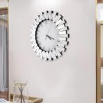 Grandes horloges murales pour décoration de salon, horloge murale décorative moderne de cuisine – Finition miroir en acrylique, chiffres romains. – Image 2