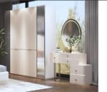 Chambre à Coucher Glamour – Harmonie en Blanc et Or – Image 3