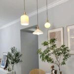 Lustres, lustre nordique en métal et céramique, lampe à tête unique à source de lumière E27, abat-jour suspendu à capsule blanche – Image 3