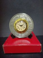 horloge élégante est signée Singapore Phoenix Pewter – Image 2