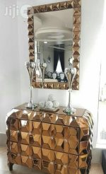 Armoire avec Miroirs & Table de Chevet Vanity Moderne – Design Pyramidal Doré – Image 4