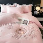 Parure de lit rose style coréen princesse en coton, dentelle et fleurs brodées – Housse de couette + drap + taies (4 pcs, King Size) – Image 4