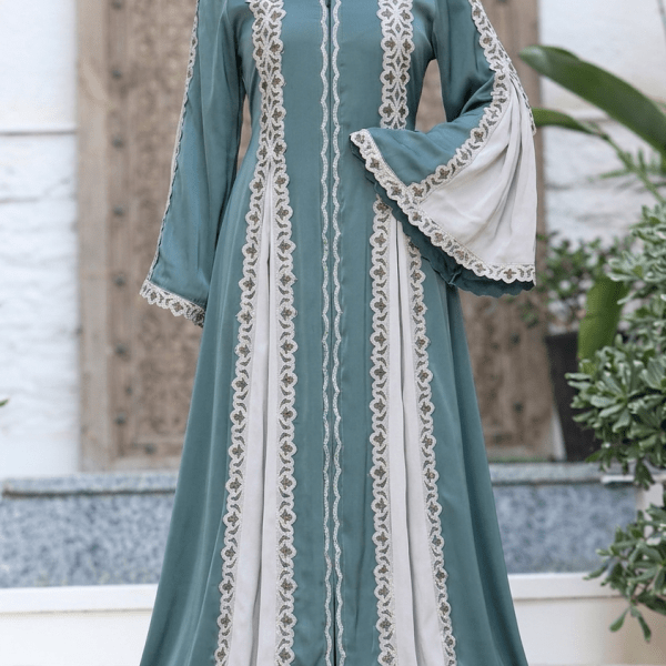 Robe hijab élégante agrémentée de dentelle raffinée