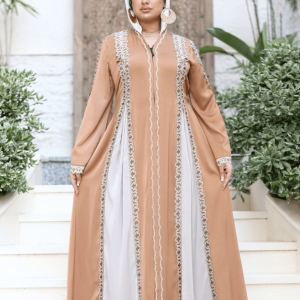 Robe hijab sophistiquée avec délicates finitions en dentelle