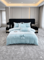 Parure de Lit "Élégance Romantique" – Finition Pompons et Nœud Satiné – Image 5