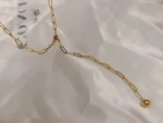 Collier Long avec Pendentif Boule en Acier Inoxydable Plaqué Or 18K – Élégance Moderne & Finition Luxueuse – Image 2