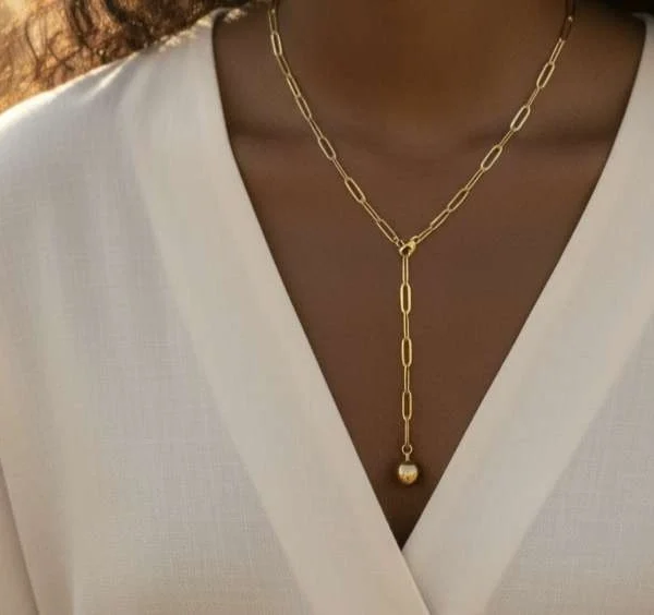 Collier Long avec Pendentif Boule en Acier Inoxydable Plaqué Or 18K – Élégance Moderne & Finition Luxueuse