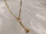 Collier Long avec Pendentif Boule en Acier Inoxydable Plaqué Or 18K – Élégance Moderne & Finition Luxueuse – Image 3