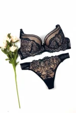 Ensemble lingerie soutien-gorge et string – Élégance et confort