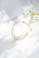 Chaîne de Cheville Dorée en Acier Inoxydable avec Pendentif Trèfle Nacré – Élégance & Charme Raffiné – Image 3